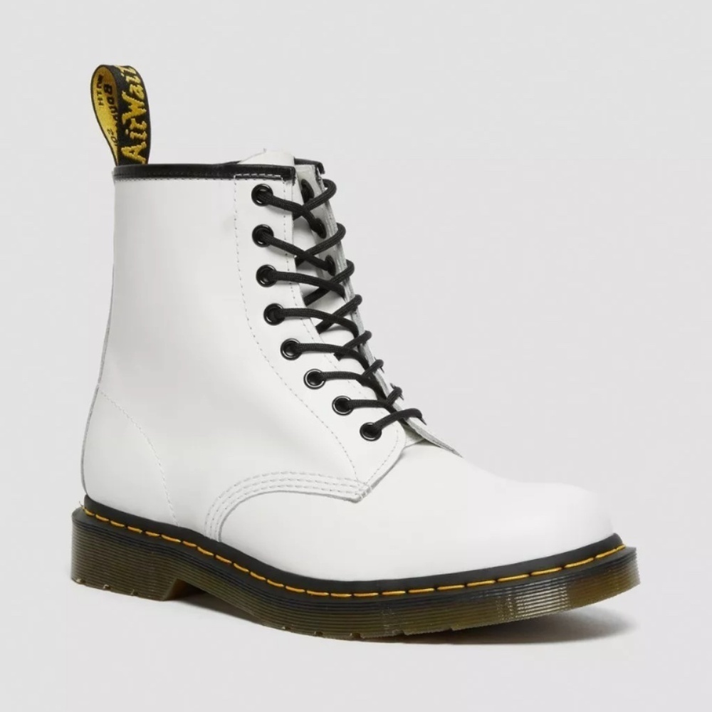 NWOT Dr. Martens 1460 SMOOTH LEATHER LACE UP BOOTS-White-‎ Women's Size 8